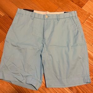 Mens Ralph Lauren classic fit 9” inseam shorts, size 33. Unworn, new with tag